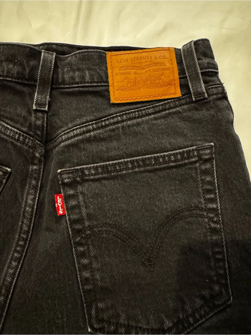 Levi’s Black High-Rise Denim Ribcage Shorts Size 25